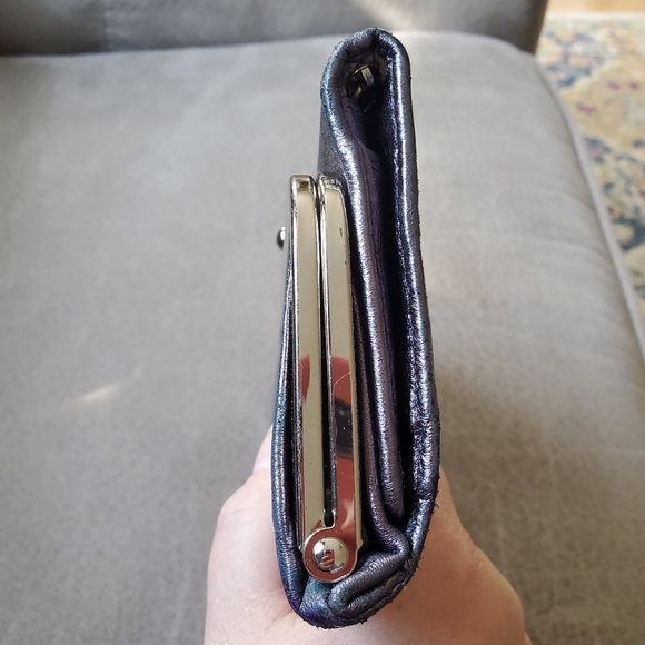 HOBO International Metallic Lilac Leather Kiss Lock Tri Fold Wallet w/o Mirror - Picture 10 of 11